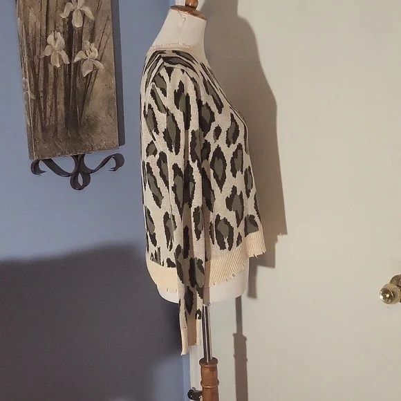 Grunge Distressed Animal Print Sweater Medium White Gray - Picture 3 of 4